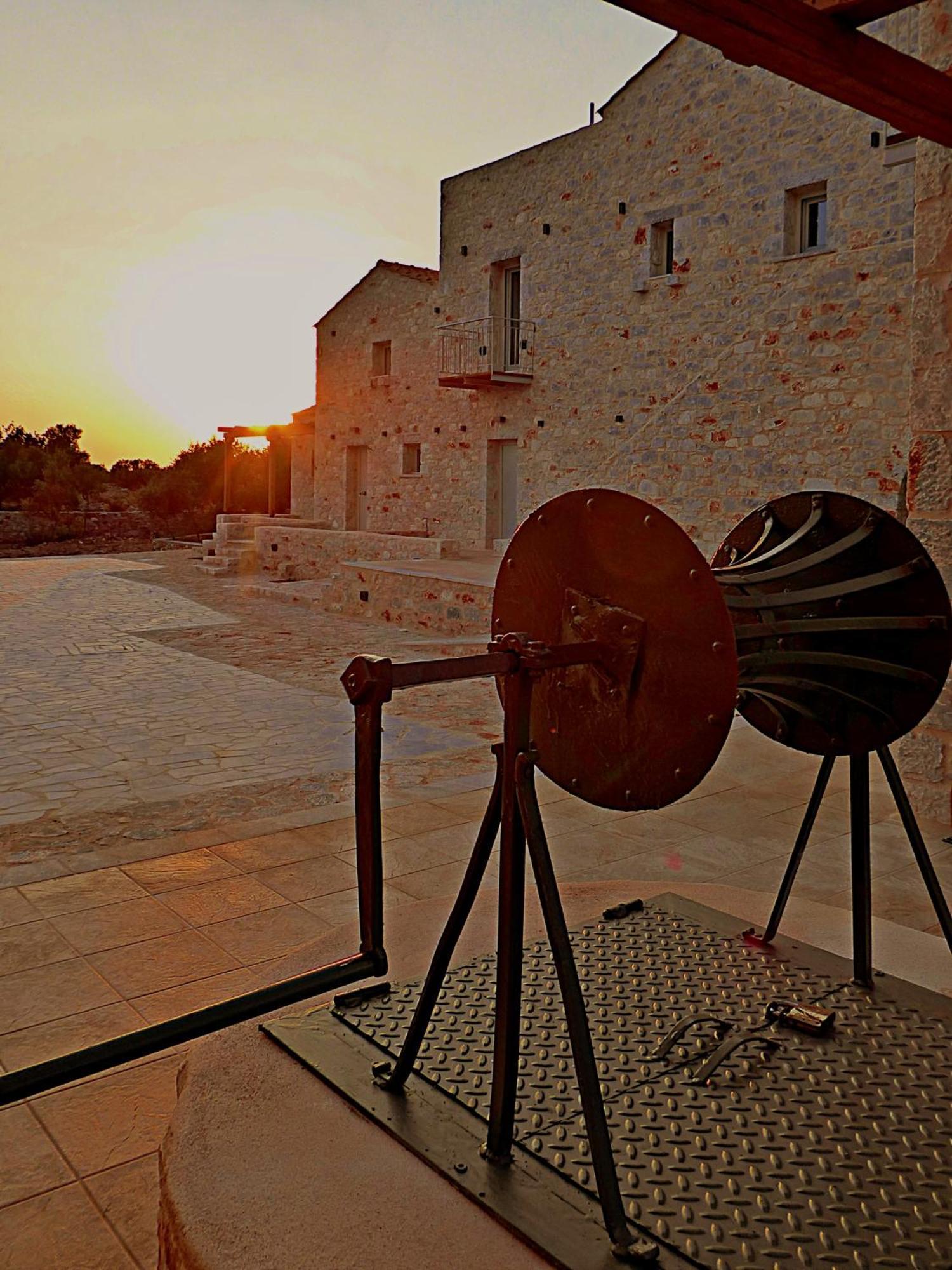 Terra Di Pietra Exclusive Suites & Apartments Ареополис Экстерьер фото