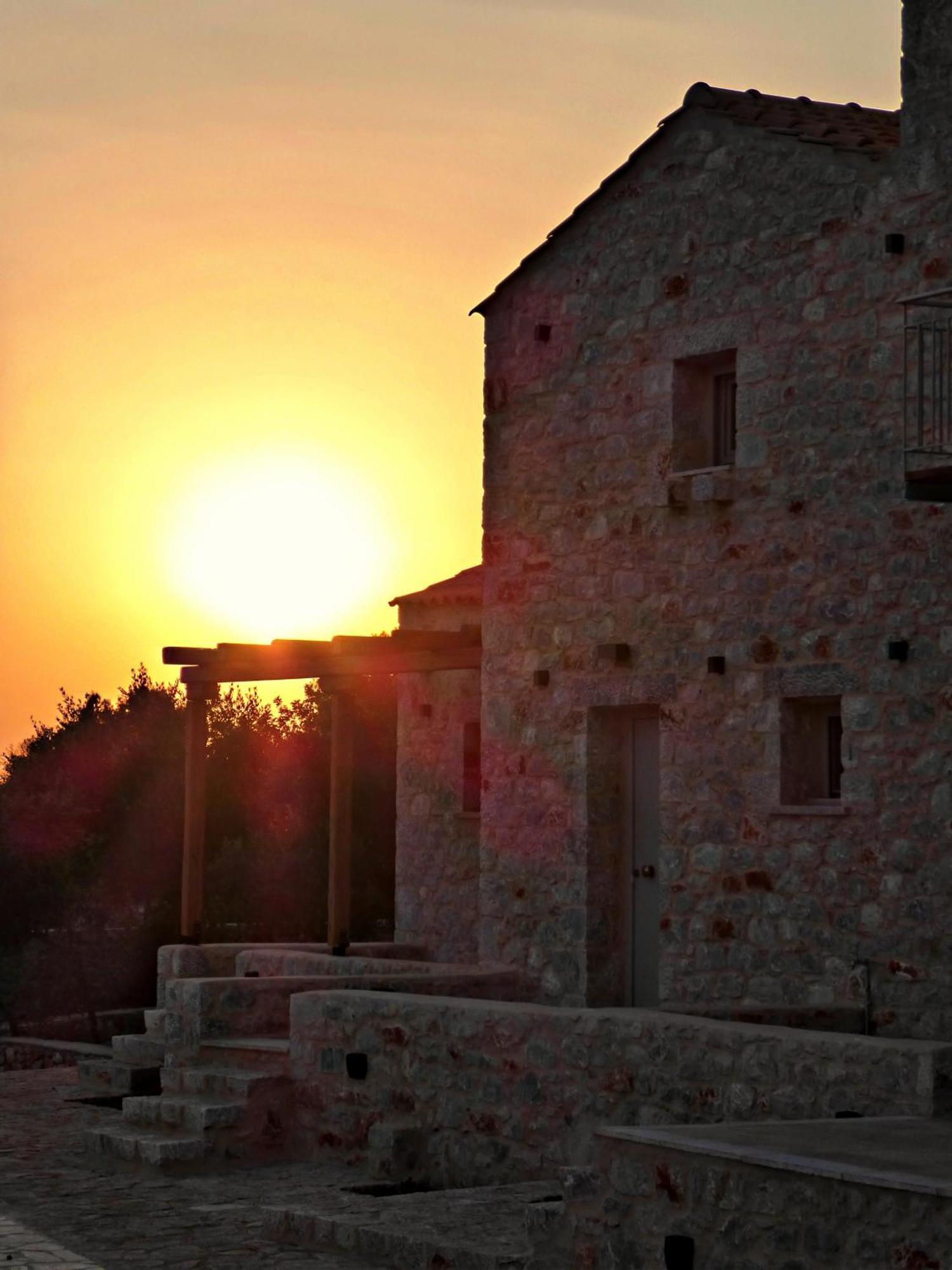 Terra Di Pietra Exclusive Suites & Apartments Ареополис Экстерьер фото