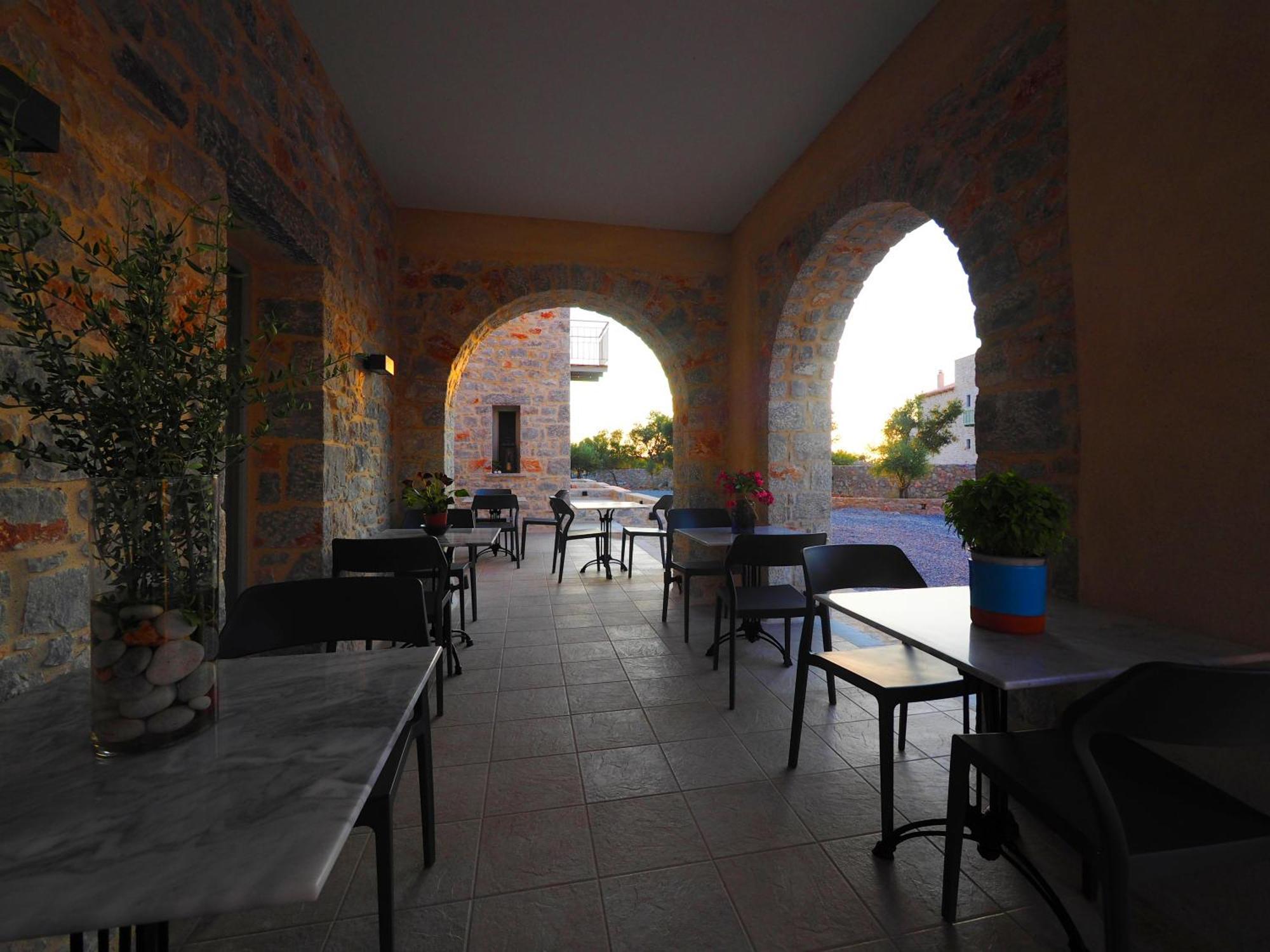 Terra Di Pietra Exclusive Suites & Apartments Ареополис Экстерьер фото