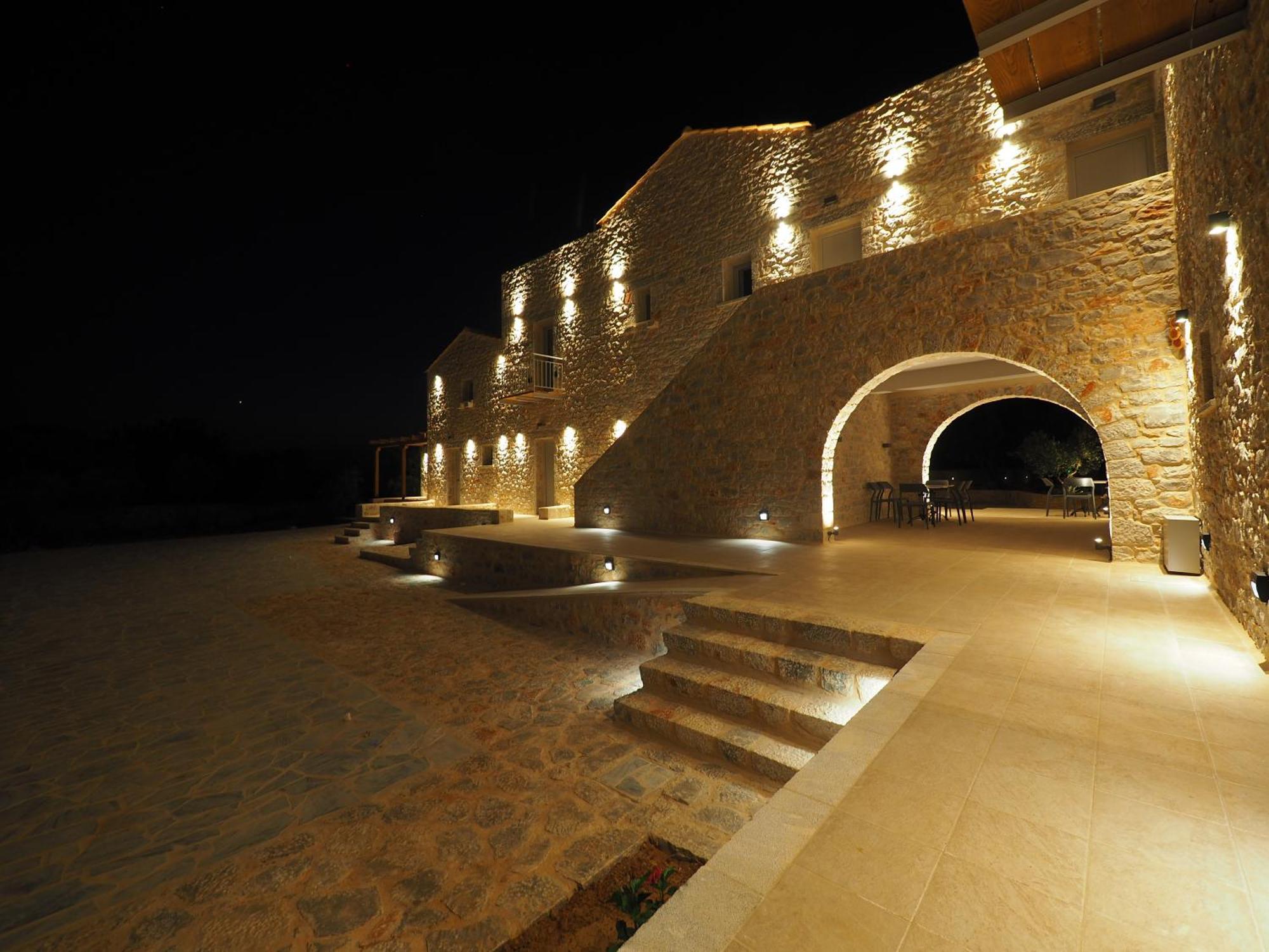 Terra Di Pietra Exclusive Suites & Apartments Ареополис Экстерьер фото